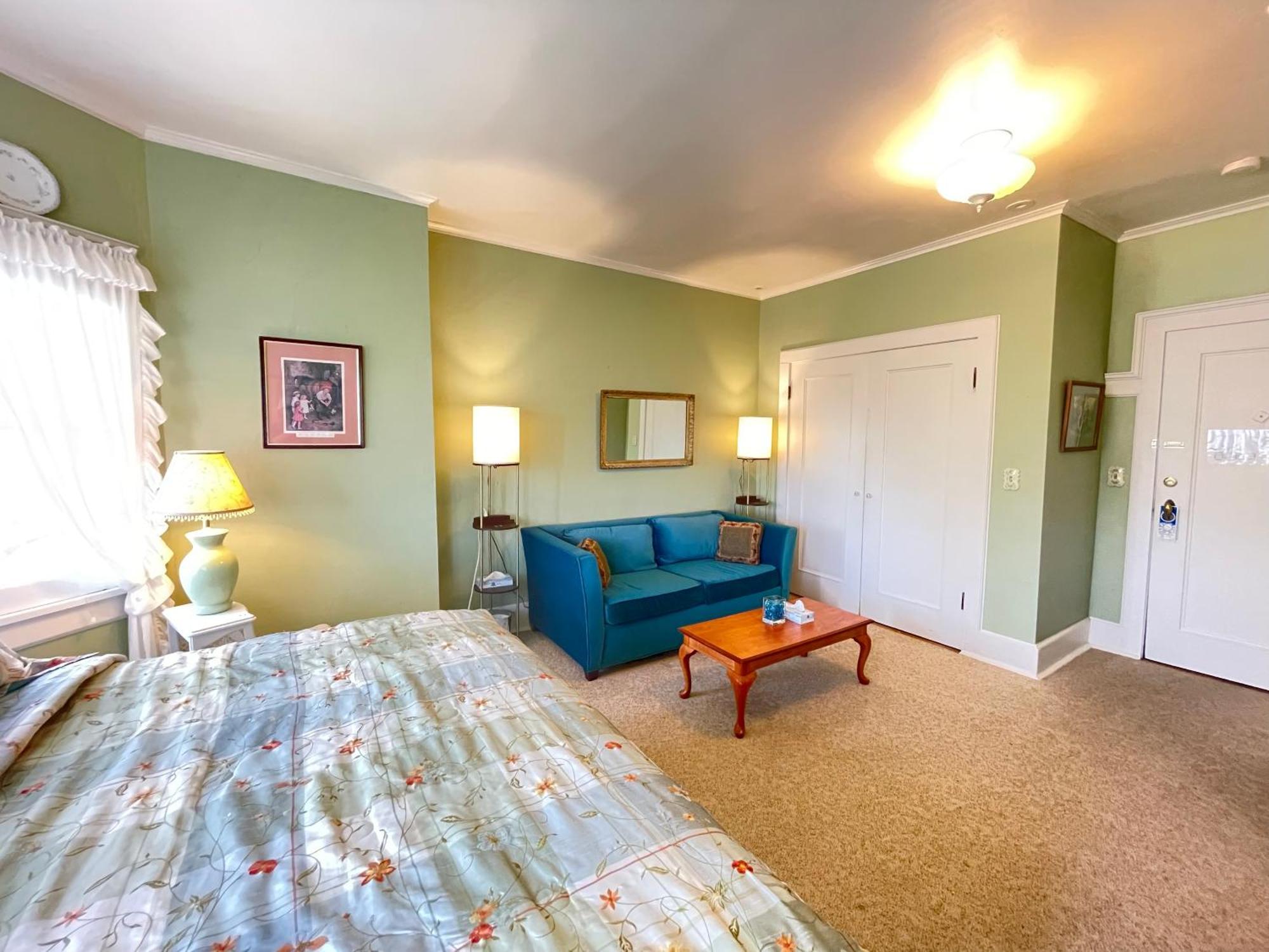 White Rose Inns & Motel Wisconsin Dells Room photo